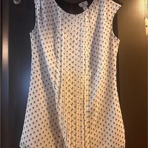 Worthington White and Black Pleated Blouse